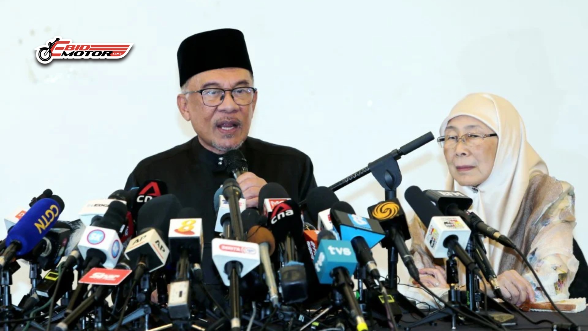 Harga Petrol TURUN?! Tak Sampai 24 Jam Diumumkan, Ini Harga Baru RON95 & RON97